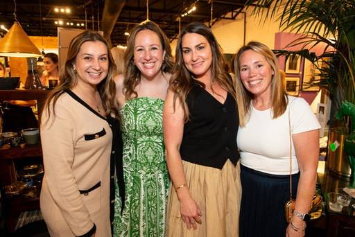 Nicole Paquette, Teresa Charnock, Lacey Larsen, De